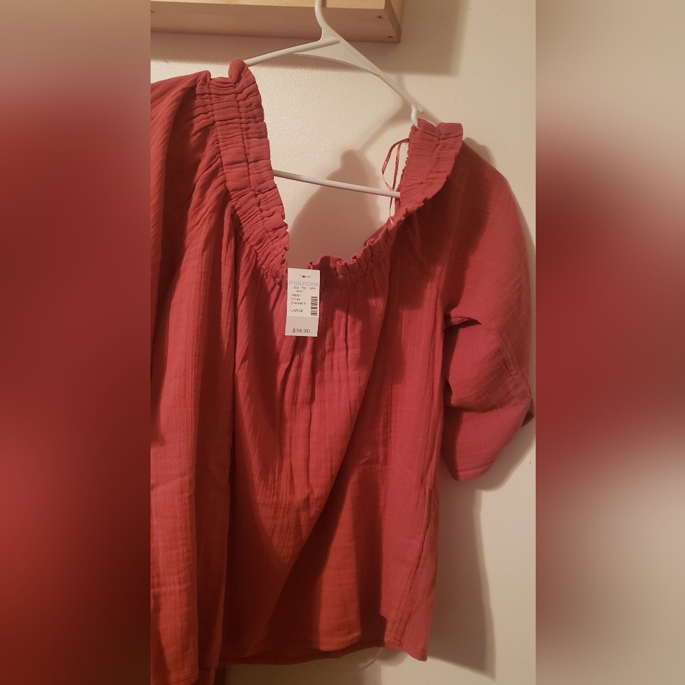 Super cute off shoulder top.